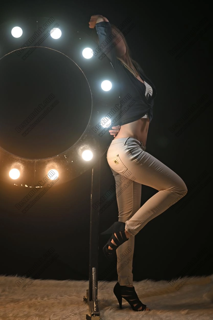 Andi - +36 30 420 9537 - levezetes foto